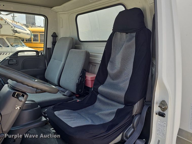 image for item DP1013 2000 Isuzu NPR carpet cleaner truck