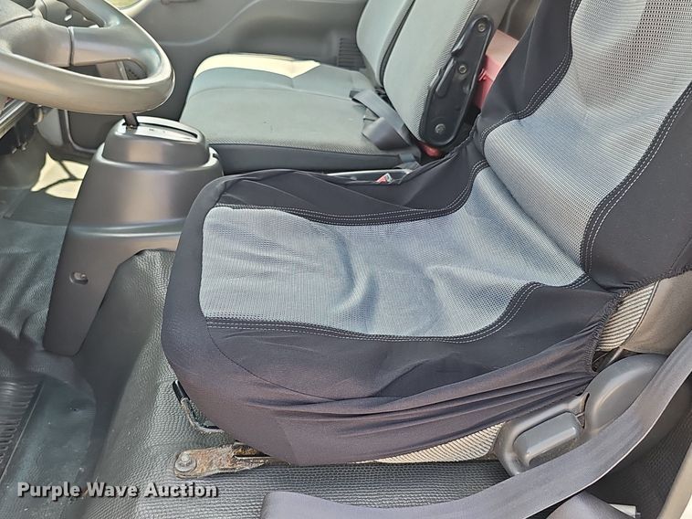 image for item DP1013 2000 Isuzu NPR carpet cleaner truck