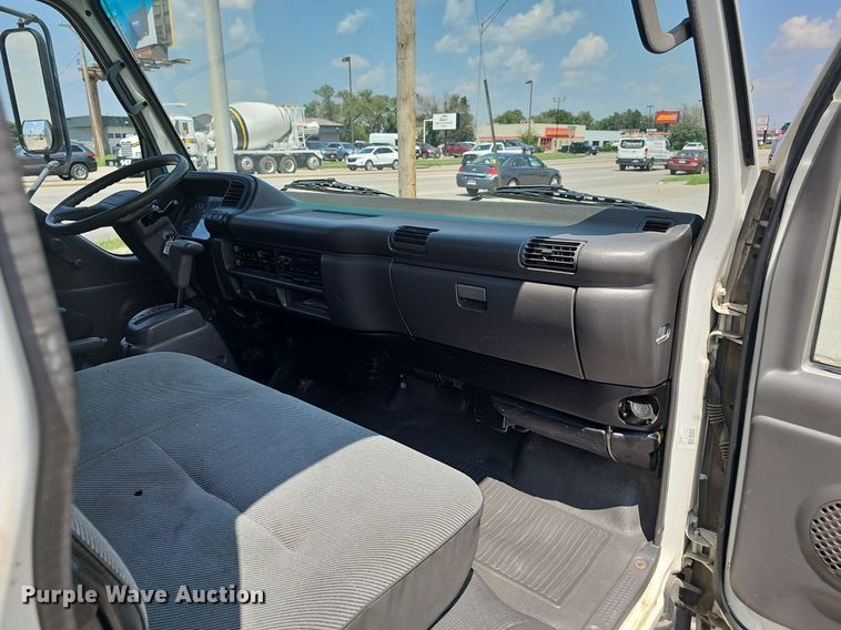 image for item DP1013 2000 Isuzu NPR carpet cleaner truck