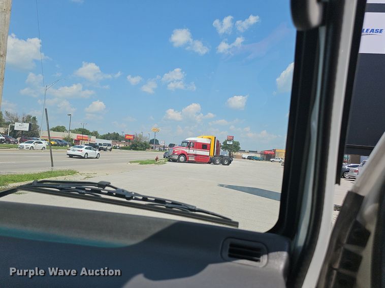 image for item DP1013 2000 Isuzu NPR carpet cleaner truck