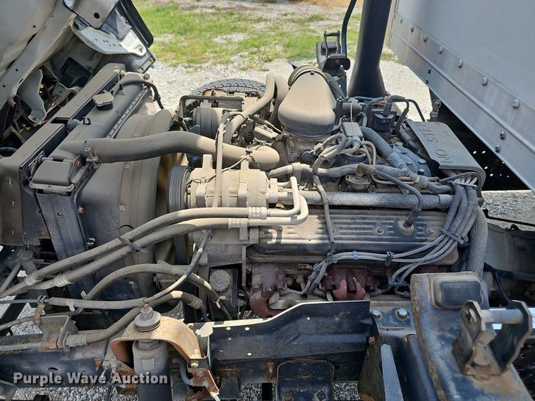 image for item DP1013 2000 Isuzu NPR carpet cleaner truck