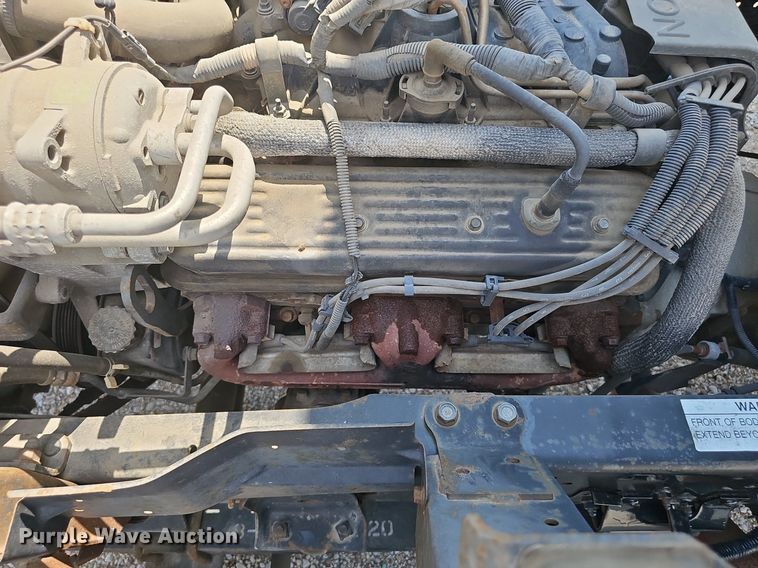 image for item DP1013 2000 Isuzu NPR carpet cleaner truck