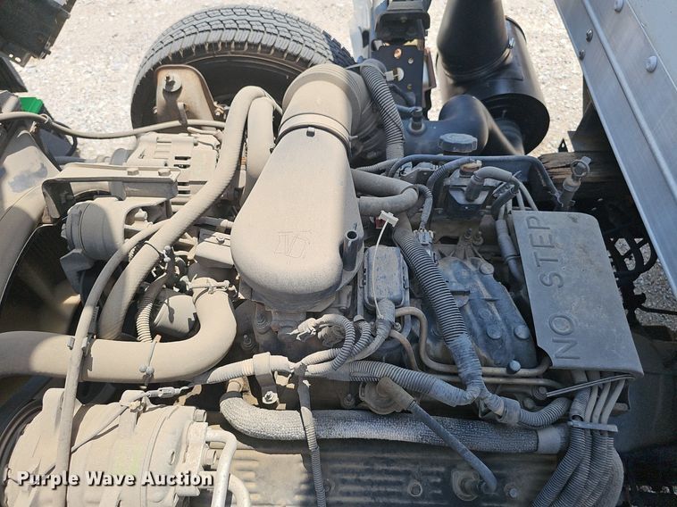 image for item DP1013 2000 Isuzu NPR carpet cleaner truck