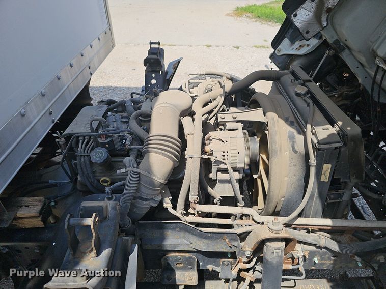 image for item DP1013 2000 Isuzu NPR carpet cleaner truck