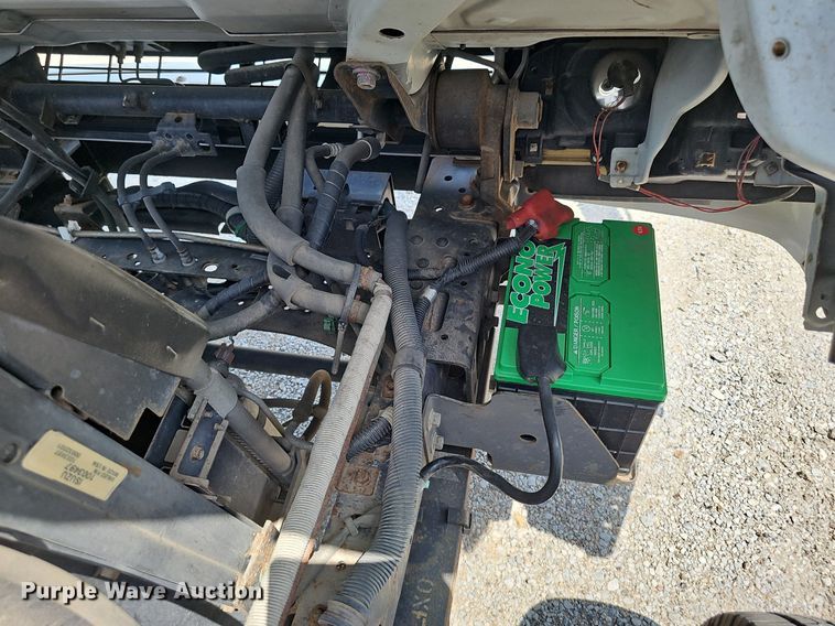 image for item DP1013 2000 Isuzu NPR carpet cleaner truck