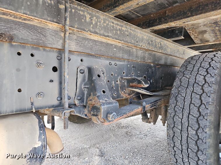 image for item DP1013 2000 Isuzu NPR carpet cleaner truck