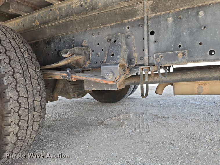 image for item DP1013 2000 Isuzu NPR carpet cleaner truck