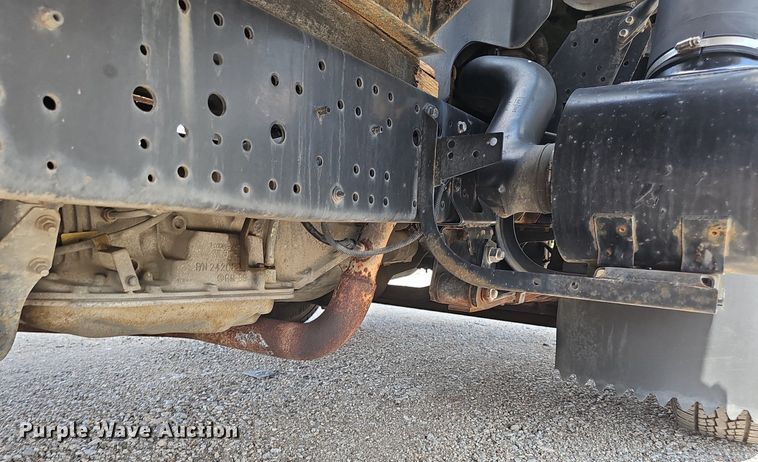 image for item DP1013 2000 Isuzu NPR carpet cleaner truck