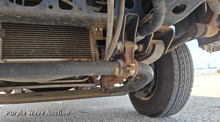 image for item DP1013 2000 Isuzu NPR carpet cleaner truck