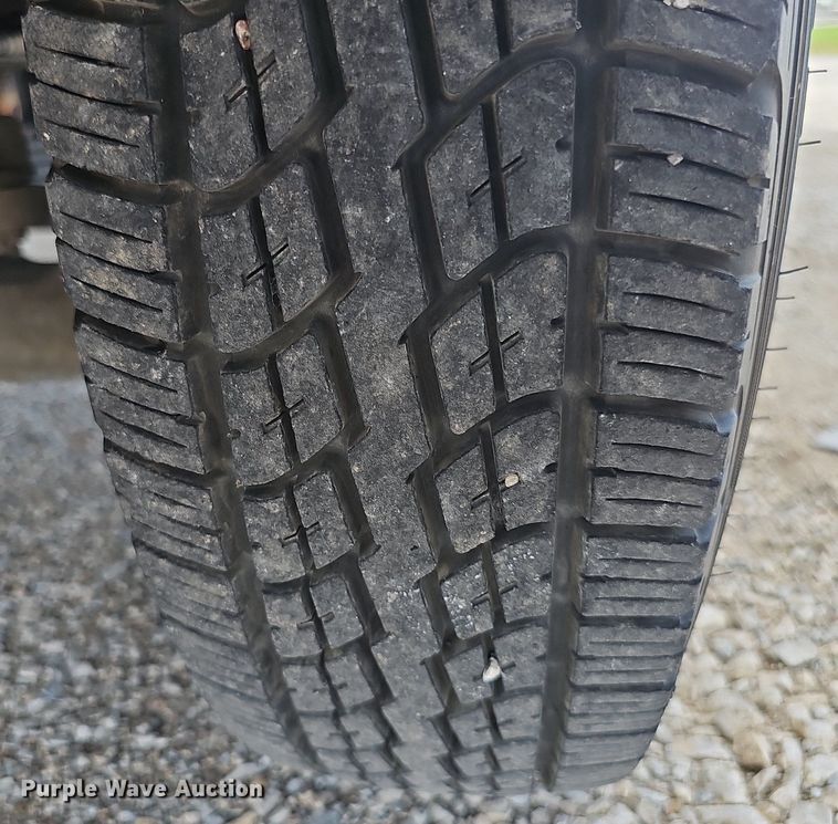 image for item DP1013 2000 Isuzu NPR carpet cleaner truck