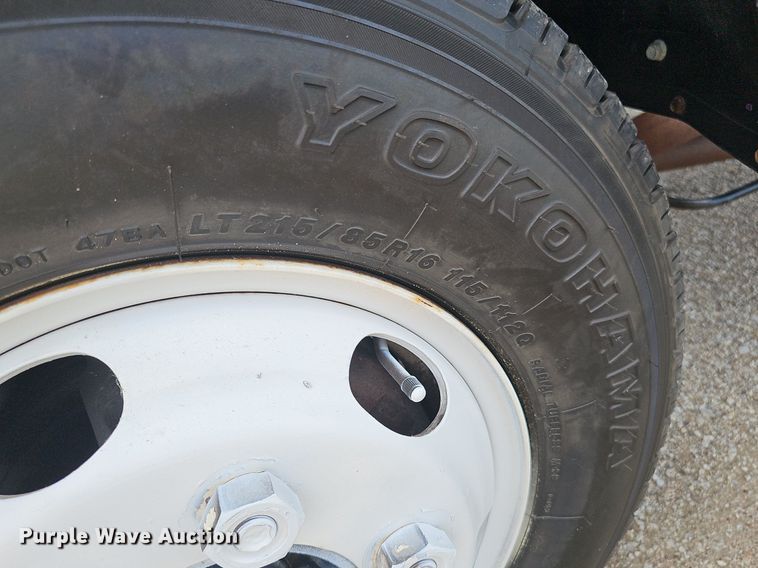 image for item DP1013 2000 Isuzu NPR carpet cleaner truck