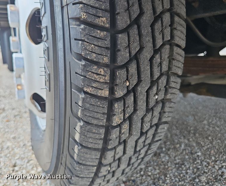 image for item DP1013 2000 Isuzu NPR carpet cleaner truck