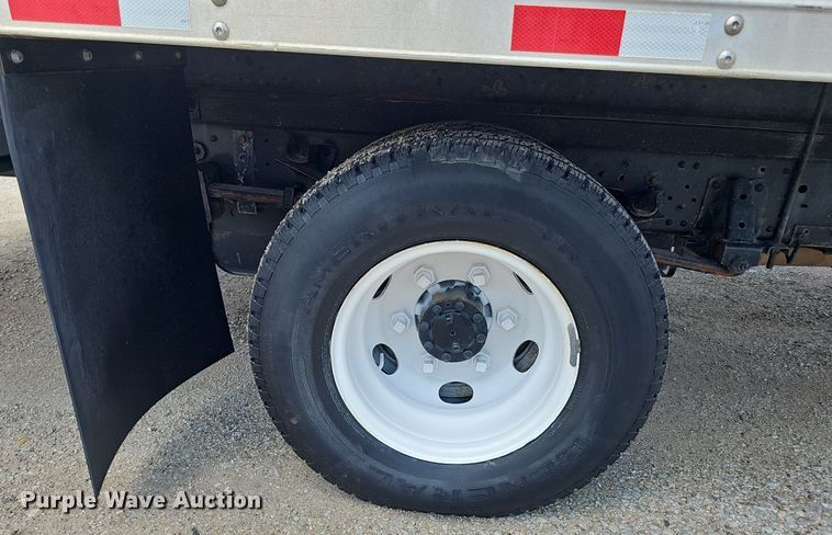 image for item DP1013 2000 Isuzu NPR carpet cleaner truck