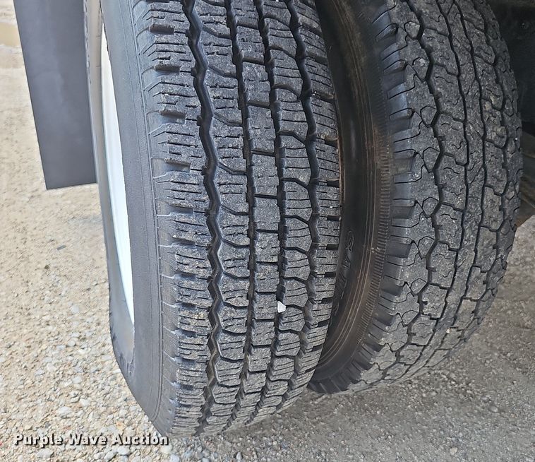 image for item DP1013 2000 Isuzu NPR carpet cleaner truck