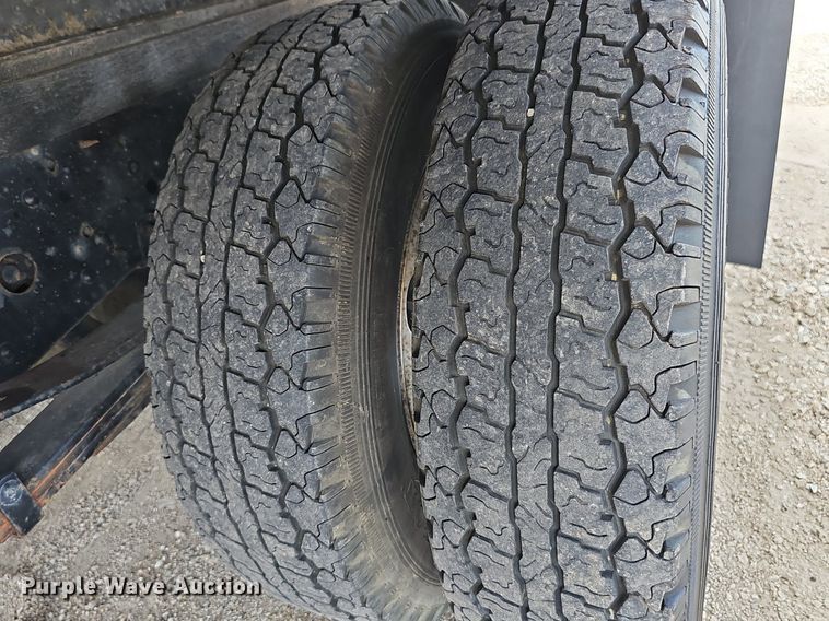 image for item DP1013 2000 Isuzu NPR carpet cleaner truck