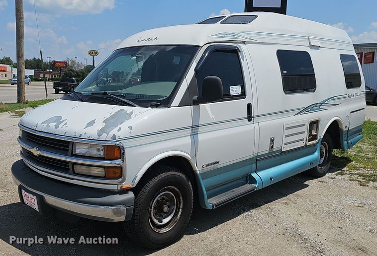 image for item DP1014 2000 Chevrolet Express 3500 Roadtrek 200 RV