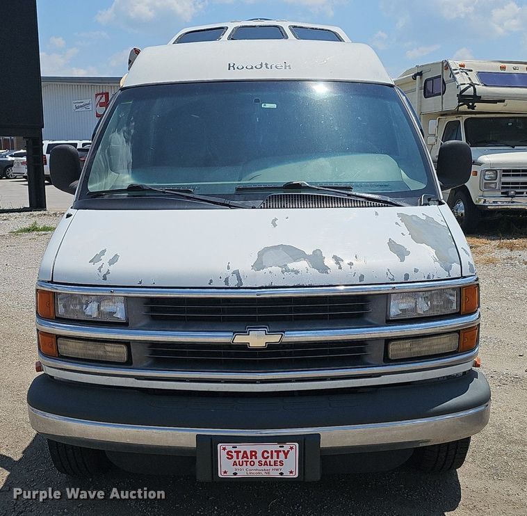 image for item DP1014 2000 Chevrolet Express 3500 Roadtrek 200 RV