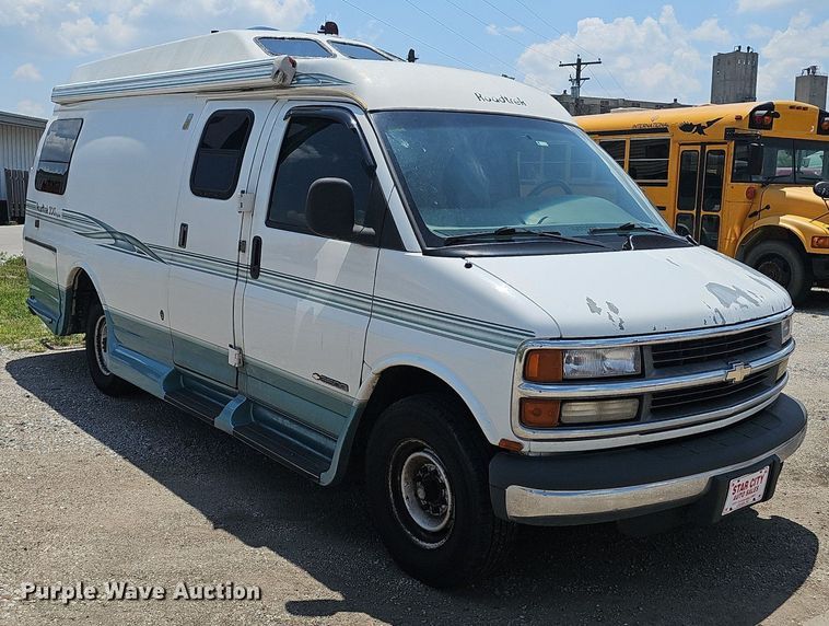 image for item DP1014 2000 Chevrolet Express 3500 Roadtrek 200 RV