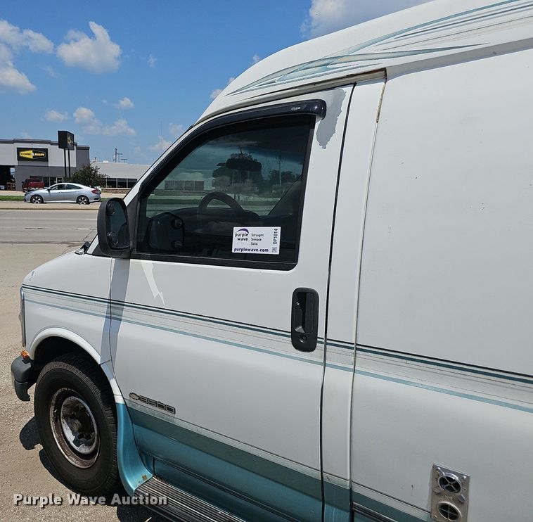 image for item DP1014 2000 Chevrolet Express 3500 Roadtrek 200 RV