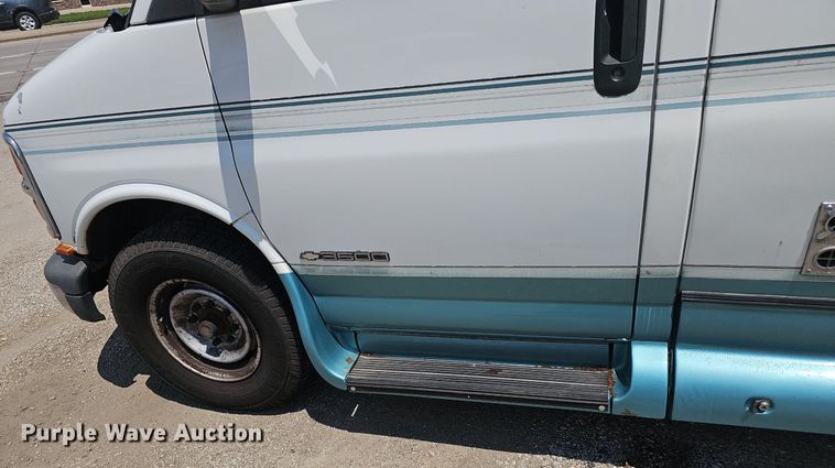 image for item DP1014 2000 Chevrolet Express 3500 Roadtrek 200 RV