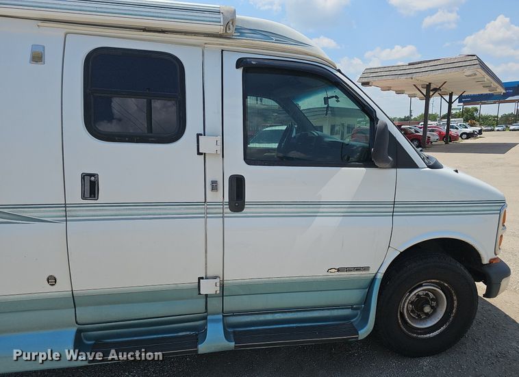 image for item DP1014 2000 Chevrolet Express 3500 Roadtrek 200 RV