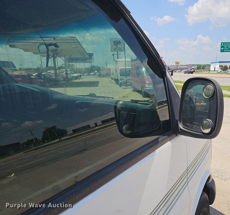 image for item DP1014 2000 Chevrolet Express 3500 Roadtrek 200 RV