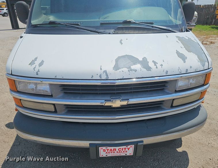 image for item DP1014 2000 Chevrolet Express 3500 Roadtrek 200 RV