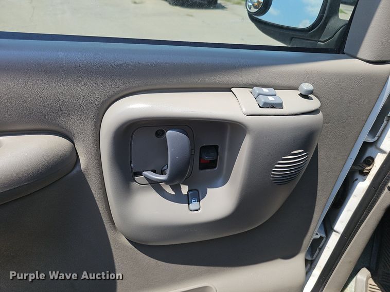 image for item DP1014 2000 Chevrolet Express 3500 Roadtrek 200 RV