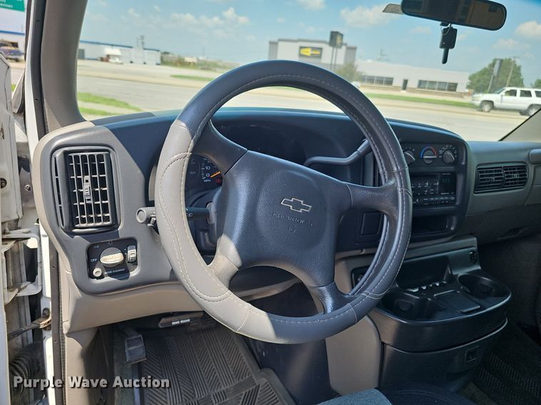 image for item DP1014 2000 Chevrolet Express 3500 Roadtrek 200 RV