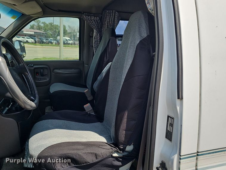 image for item DP1014 2000 Chevrolet Express 3500 Roadtrek 200 RV