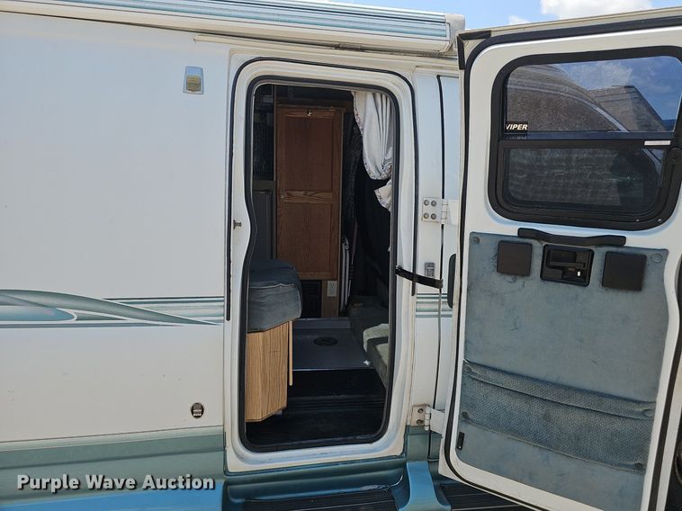 image for item DP1014 2000 Chevrolet Express 3500 Roadtrek 200 RV