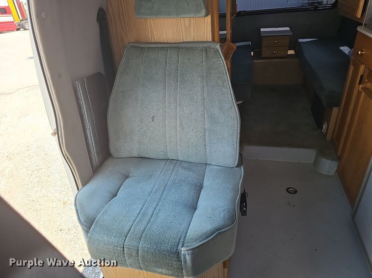 image for item DP1014 2000 Chevrolet Express 3500 Roadtrek 200 RV