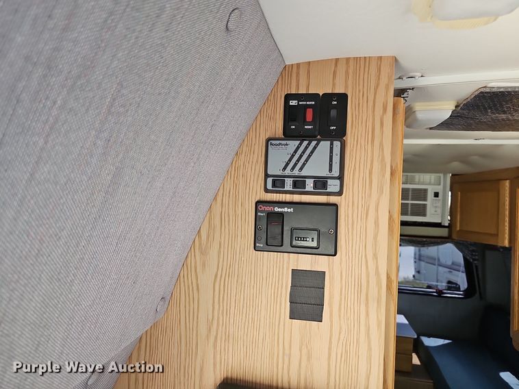 image for item DP1014 2000 Chevrolet Express 3500 Roadtrek 200 RV