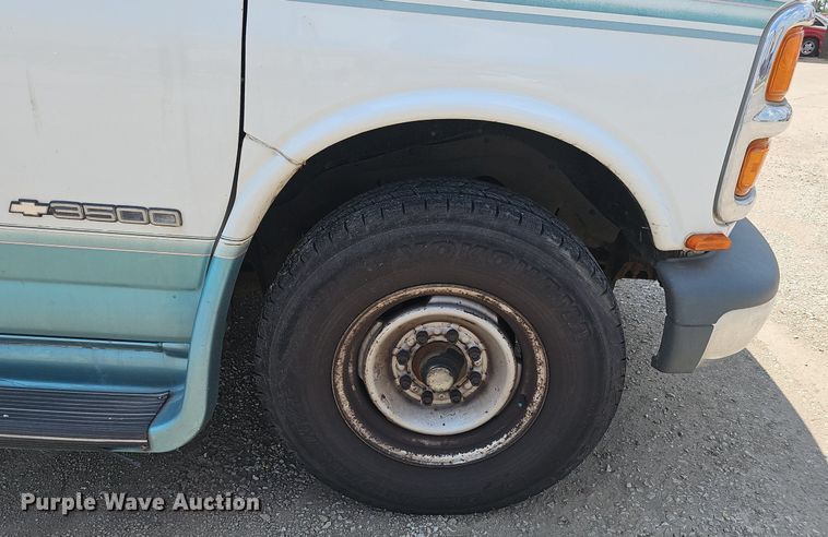 image for item DP1014 2000 Chevrolet Express 3500 Roadtrek 200 RV