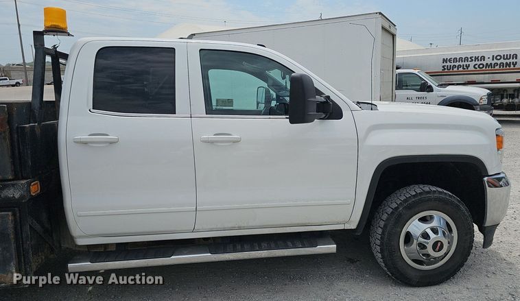 image for item DP1041 2015 GMC  Sierra 3500 Double Cab flatbed pickup truck