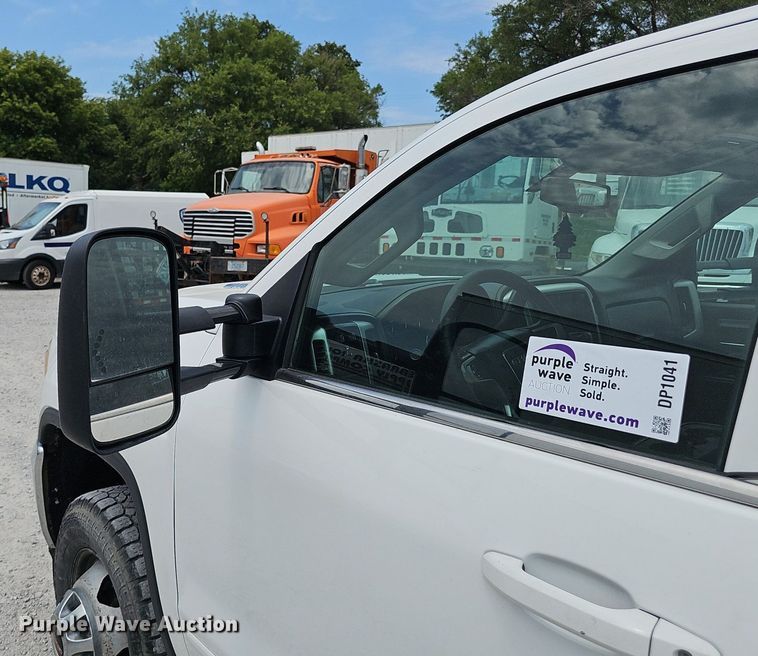 image for item DP1041 2015 GMC  Sierra 3500 Double Cab flatbed pickup truck