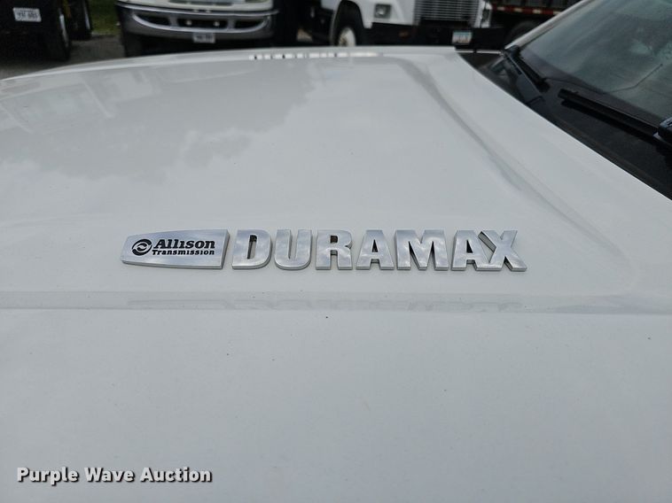 image for item DP1041 2015 GMC  Sierra 3500 Double Cab flatbed pickup truck