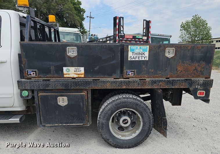 image for item DP1041 2015 GMC  Sierra 3500 Double Cab flatbed pickup truck