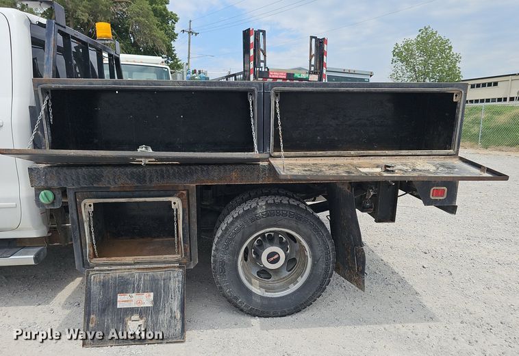 image for item DP1041 2015 GMC  Sierra 3500 Double Cab flatbed pickup truck