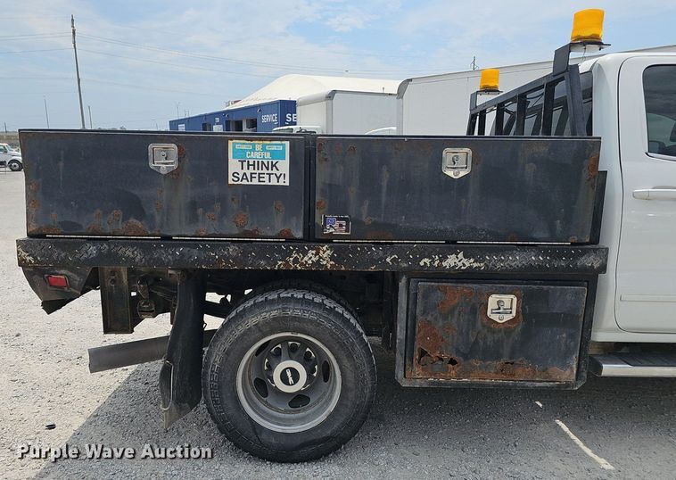 image for item DP1041 2015 GMC  Sierra 3500 Double Cab flatbed pickup truck