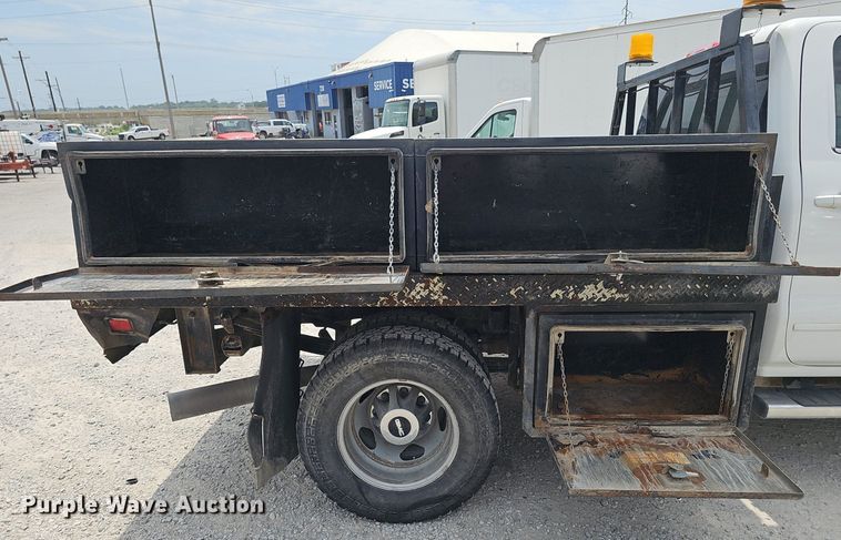 image for item DP1041 2015 GMC  Sierra 3500 Double Cab flatbed pickup truck