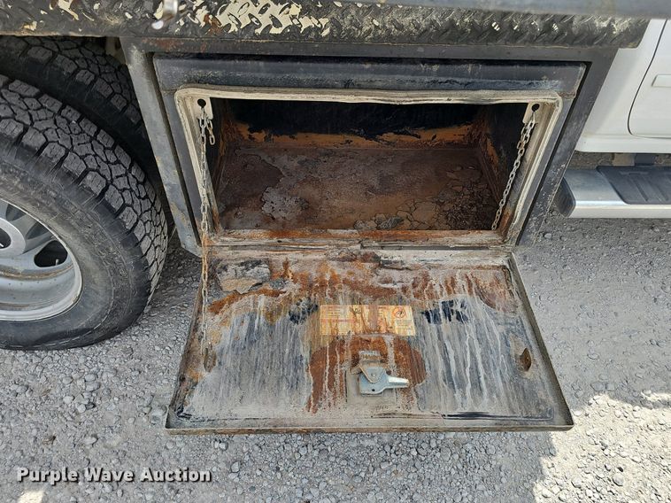 image for item DP1041 2015 GMC  Sierra 3500 Double Cab flatbed pickup truck