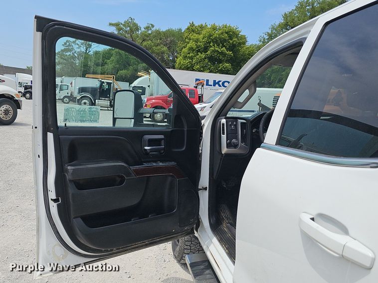 image for item DP1041 2015 GMC  Sierra 3500 Double Cab flatbed pickup truck