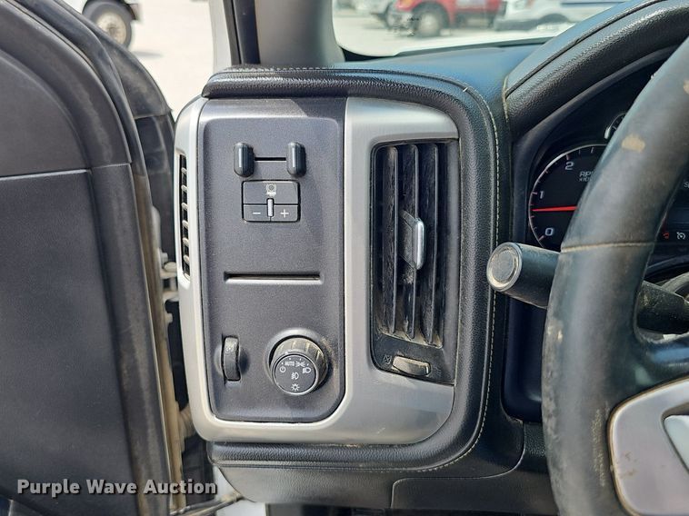 image for item DP1041 2015 GMC  Sierra 3500 Double Cab flatbed pickup truck