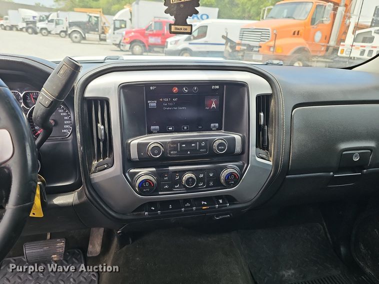 image for item DP1041 2015 GMC  Sierra 3500 Double Cab flatbed pickup truck