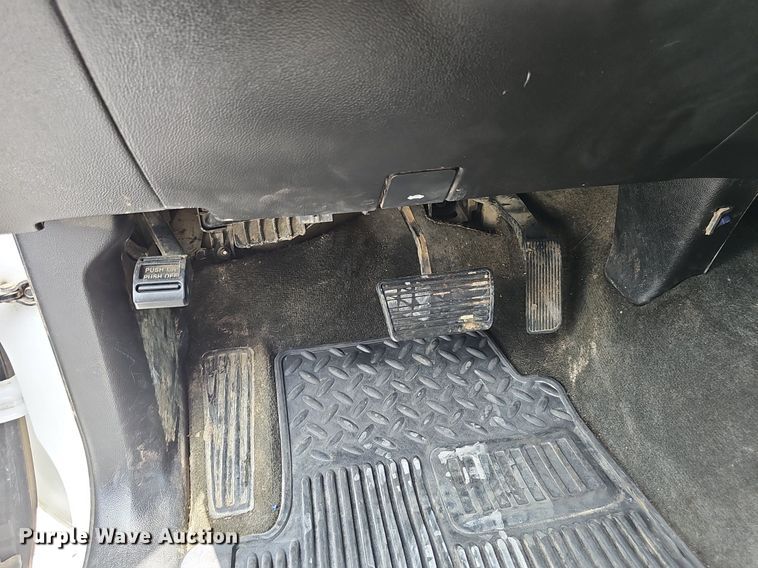 image for item DP1041 2015 GMC  Sierra 3500 Double Cab flatbed pickup truck