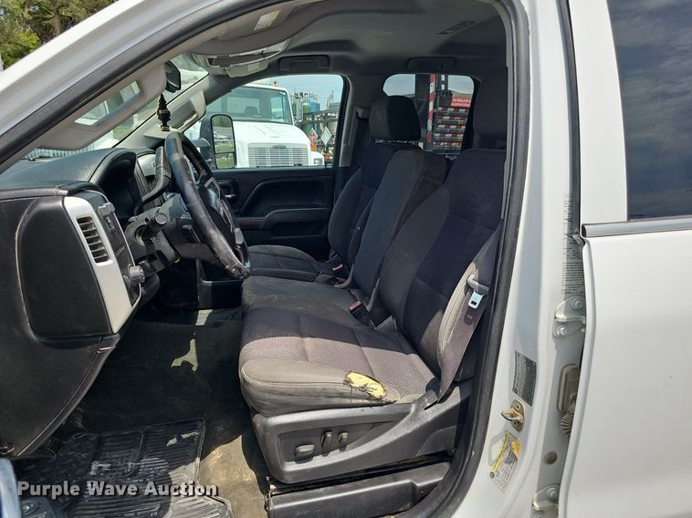 image for item DP1041 2015 GMC  Sierra 3500 Double Cab flatbed pickup truck