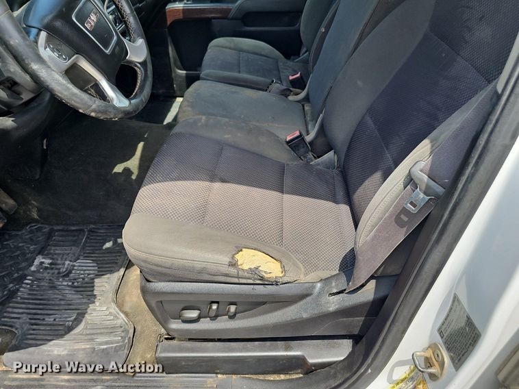 image for item DP1041 2015 GMC  Sierra 3500 Double Cab flatbed pickup truck