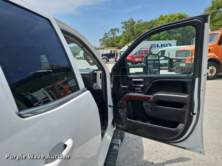 image for item DP1041 2015 GMC  Sierra 3500 Double Cab flatbed pickup truck