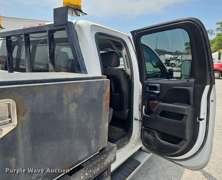 image for item DP1041 2015 GMC  Sierra 3500 Double Cab flatbed pickup truck